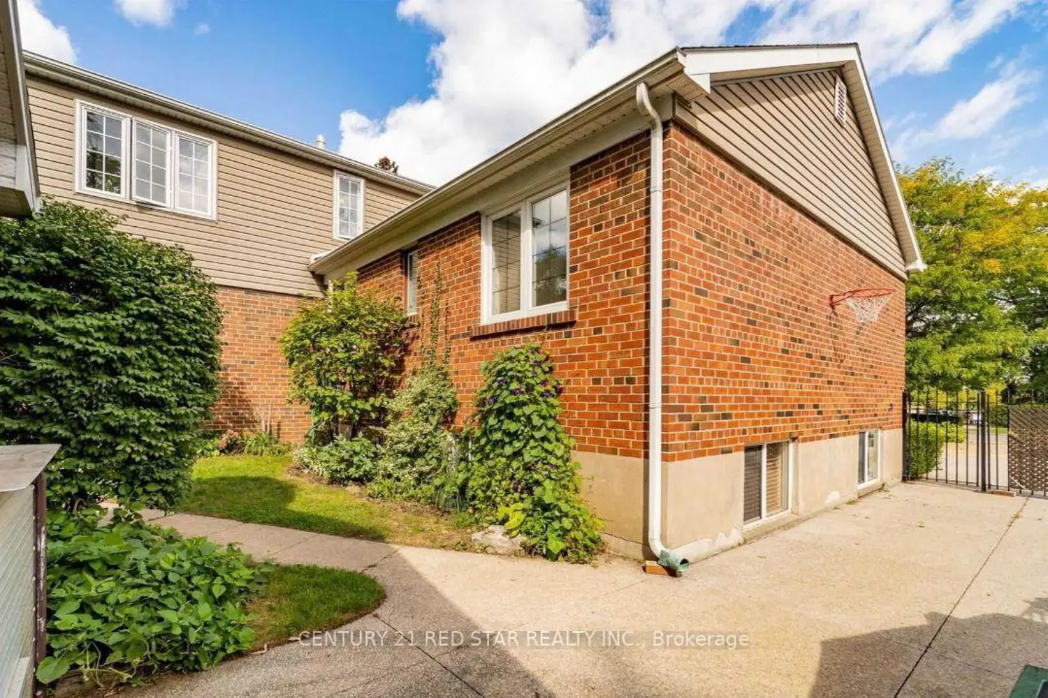 Additional image 19 of 550 Fourth Line