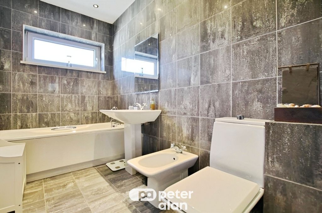 Additional image 17 of 2 bed flat to rentLake Road East, Cardiff CF23