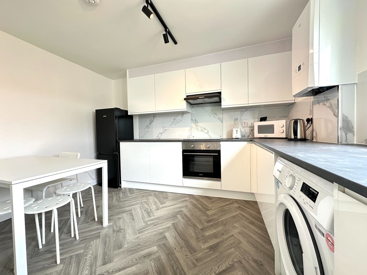 3 Bed Flat, Oxgangs Crescent, EH13, N1 7GU