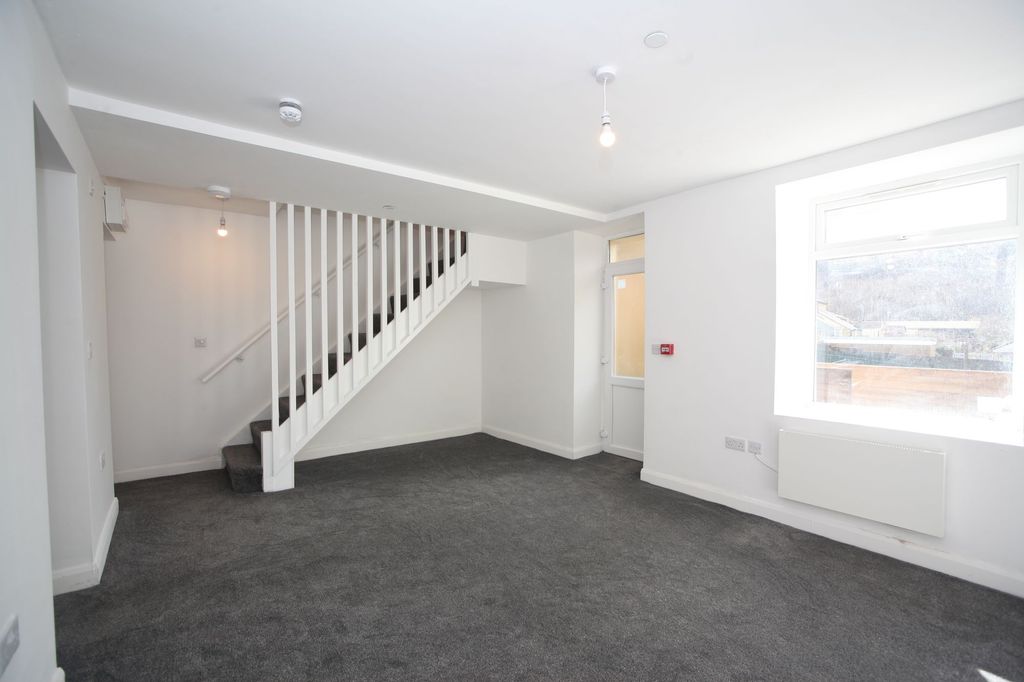 Studio to rentBute Street, Treherbert CF42 photo 4