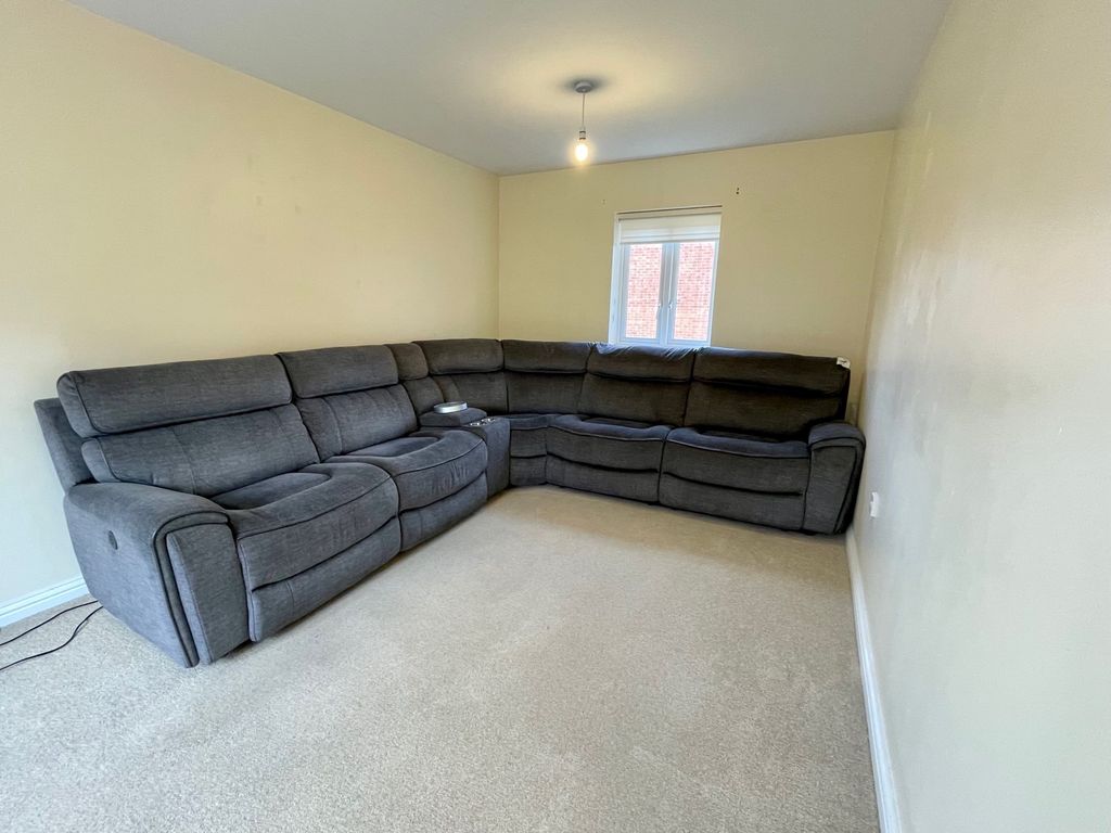 Additional image 4 of 4 bed property to rentCooper Road, Peterborough PE4