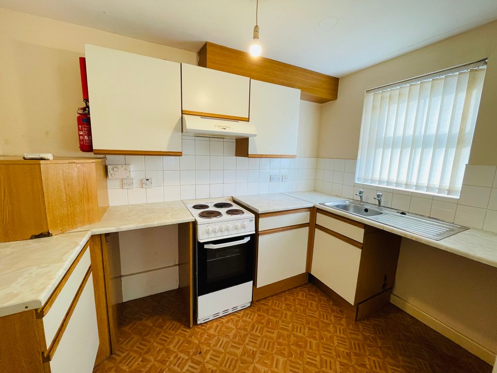 1 bed flat to rentMilford Haven SA73 photo 3