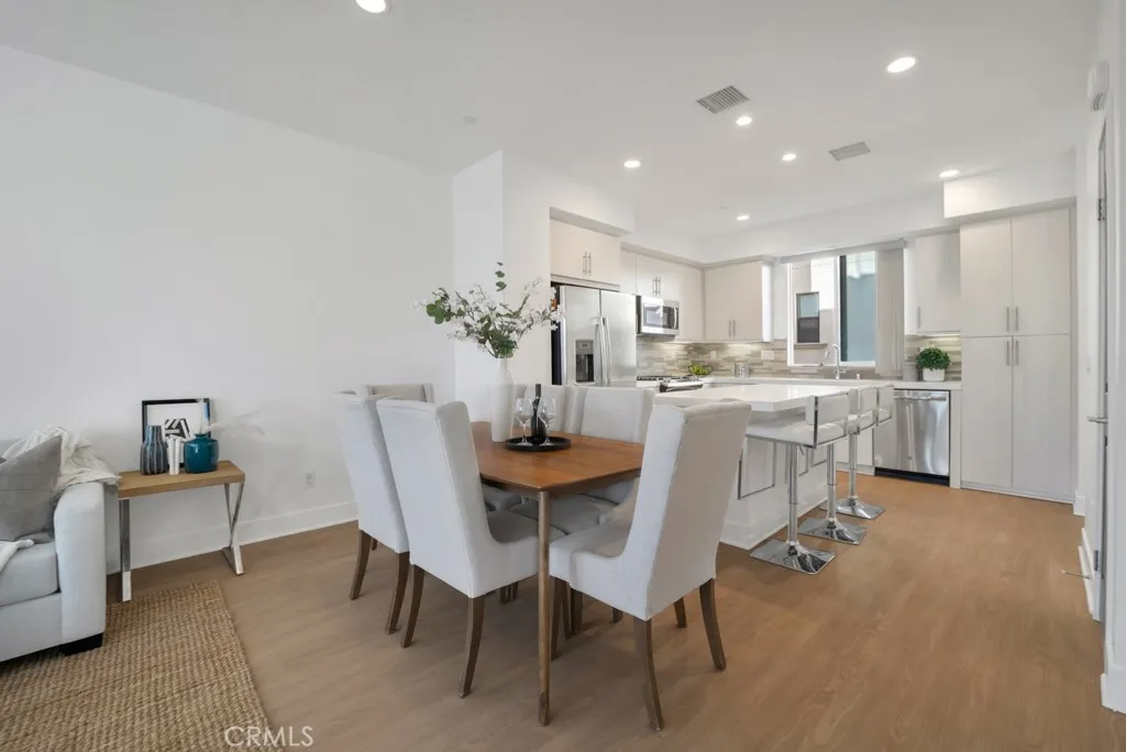 Additional image 10 of 10832 W Riverton Court, North Hollywood, CA 91602