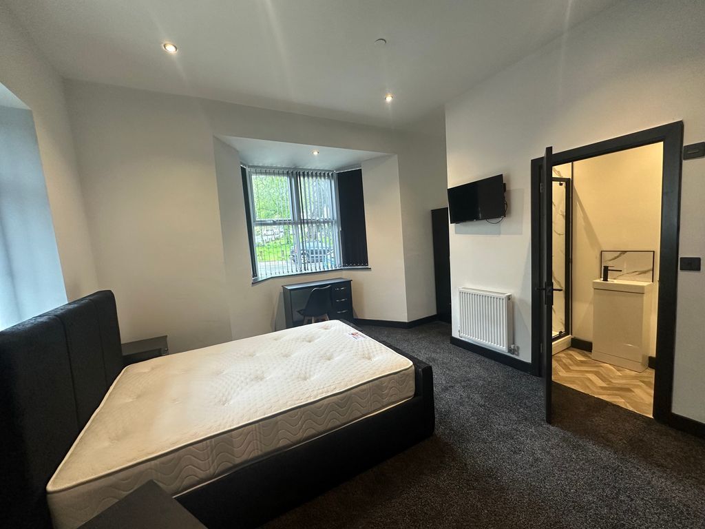 Additional image 4 of 7 bed terraced house to rentThe Grove, Swansea SA2