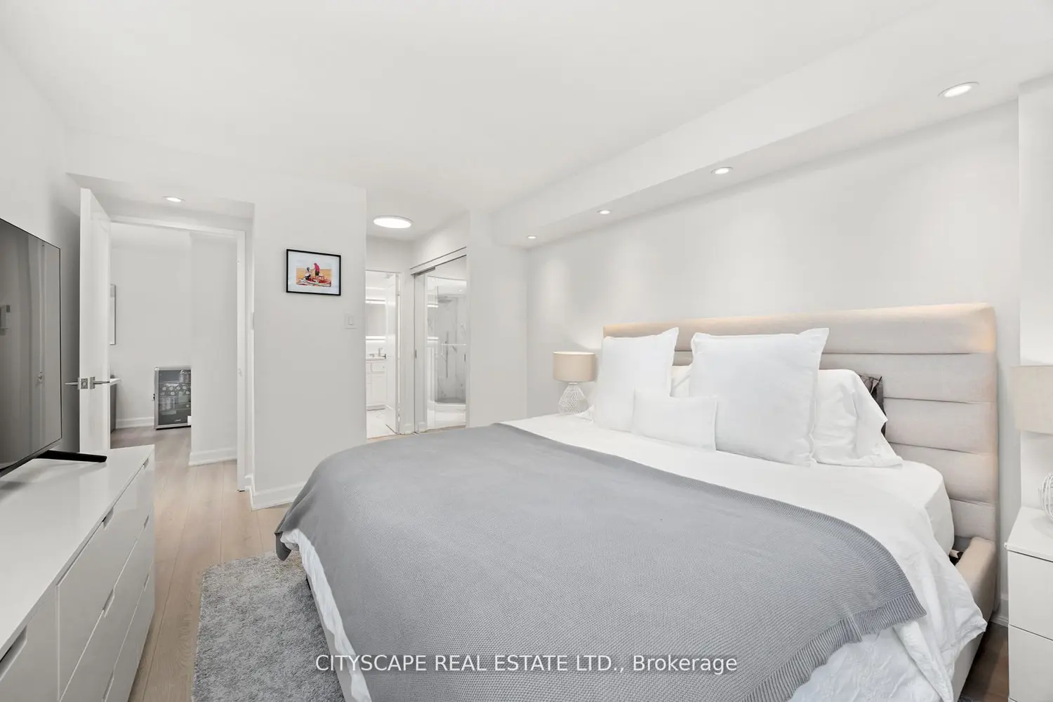 Additional image 14 of 7460 Bathurst Street 209