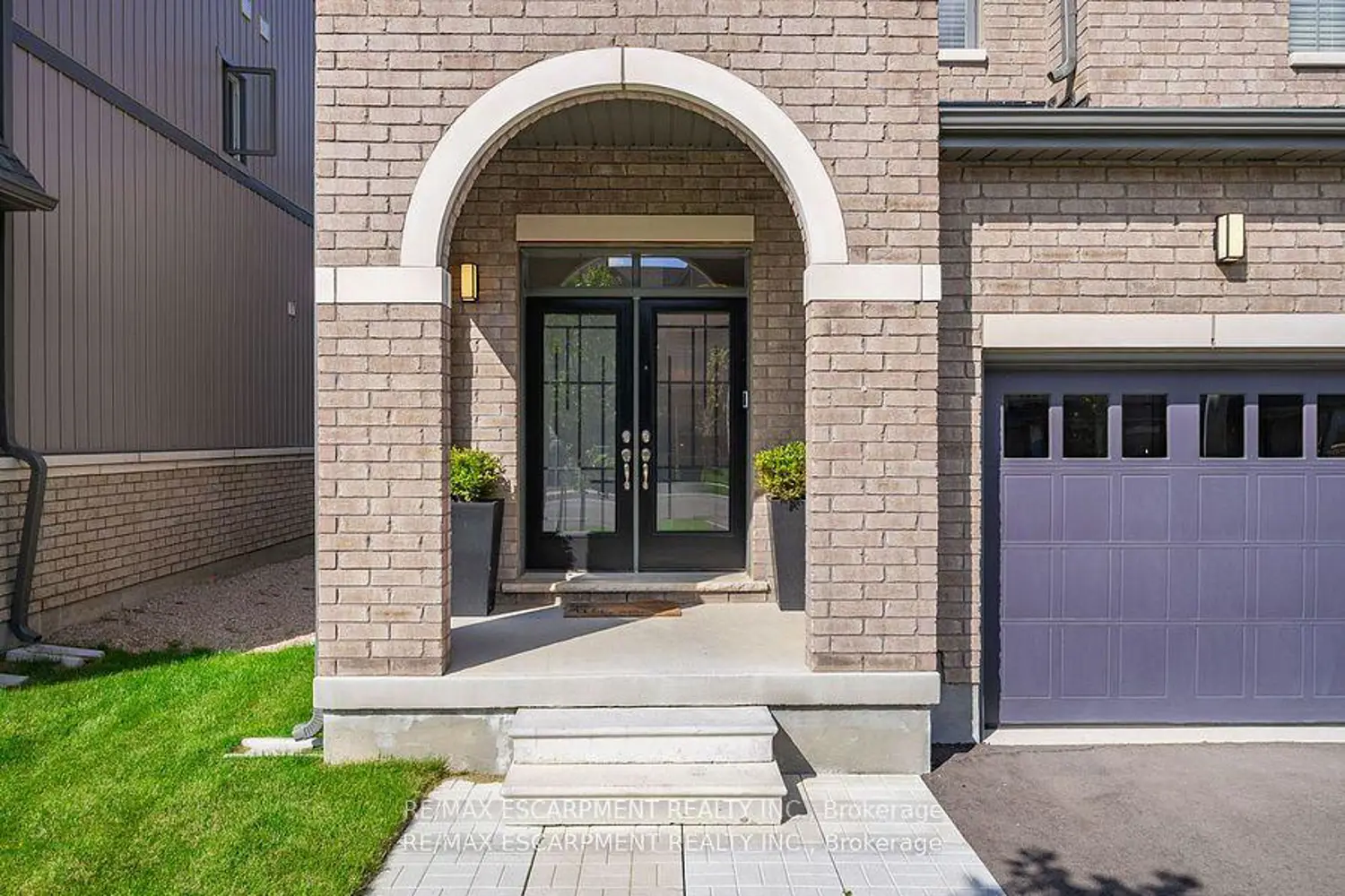 465 Adelaide Street photo 2