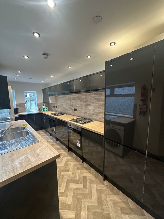 Additional image 3 of 7 bed terraced house to rentThe Grove, Swansea SA2