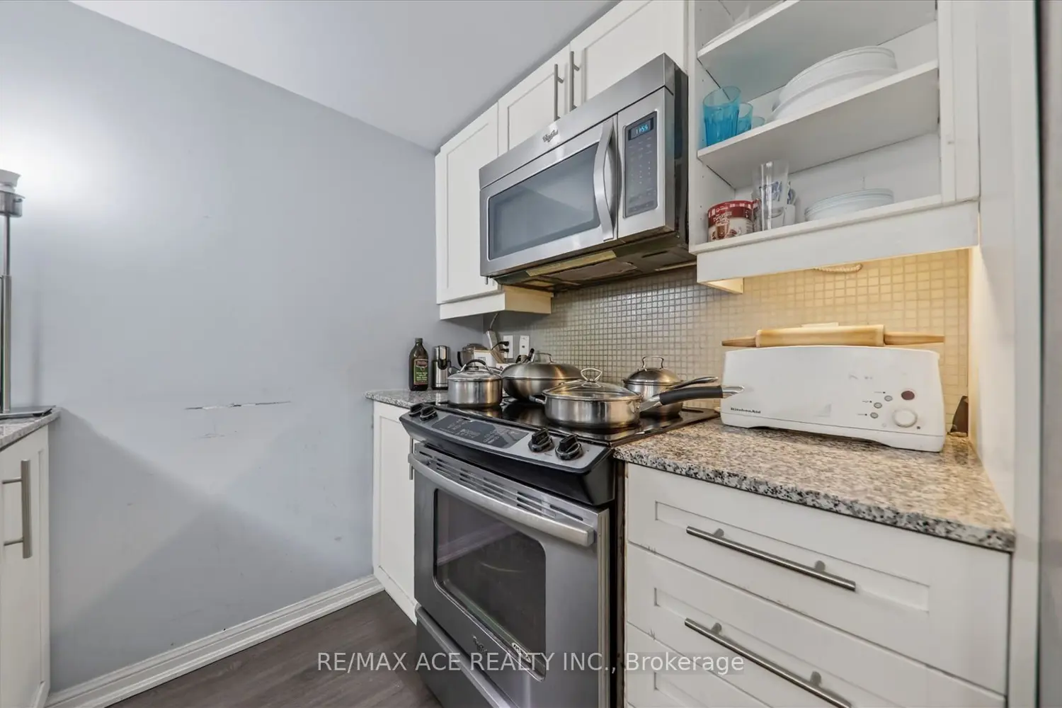 Additional image 3 of 35 Bastion Street 706