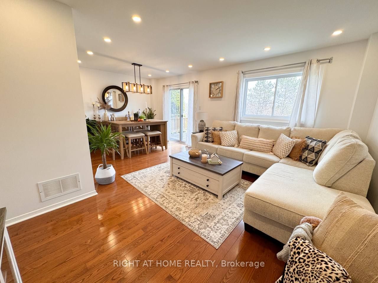 Additional image 2 of 361 Gaston Place, Newmarket, ON, L3Y 8M4