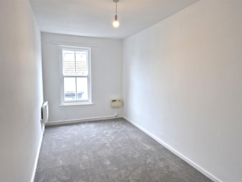 Additional image 6 of 1 bed flat to rentCrackwell St, Tenby SA70