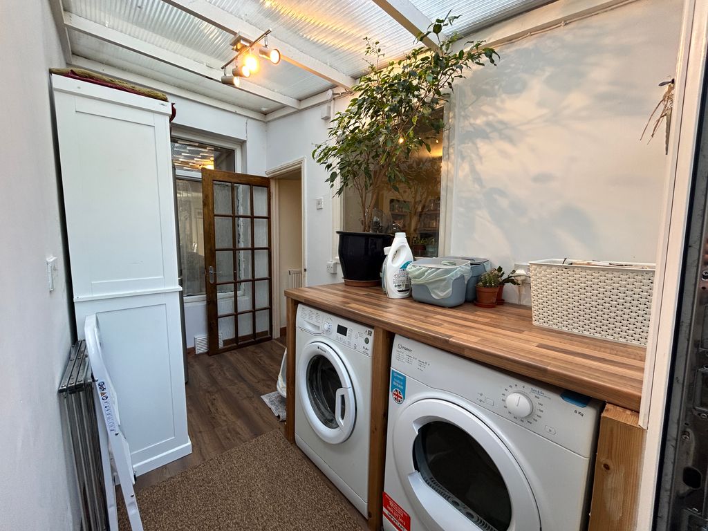 Additional image 6 of 2 bed property to rentGeorge Street, Milford Haven SA73