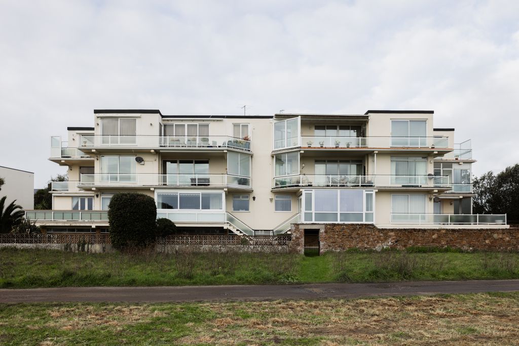 Additional image 2 of 2 bed flat to rentLa Rue A Don, Grouville, Jersey JE3