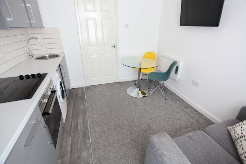 2 bed shared accommodation to rentFell Street L7 photo 4