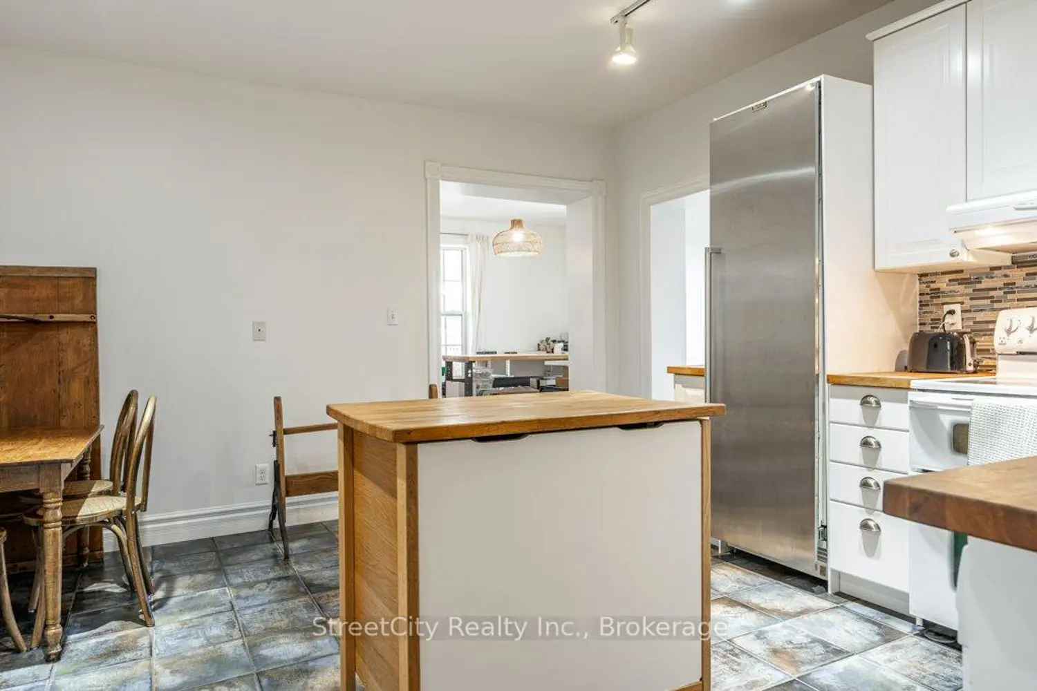 Additional image 12 of 2215 34 Line
