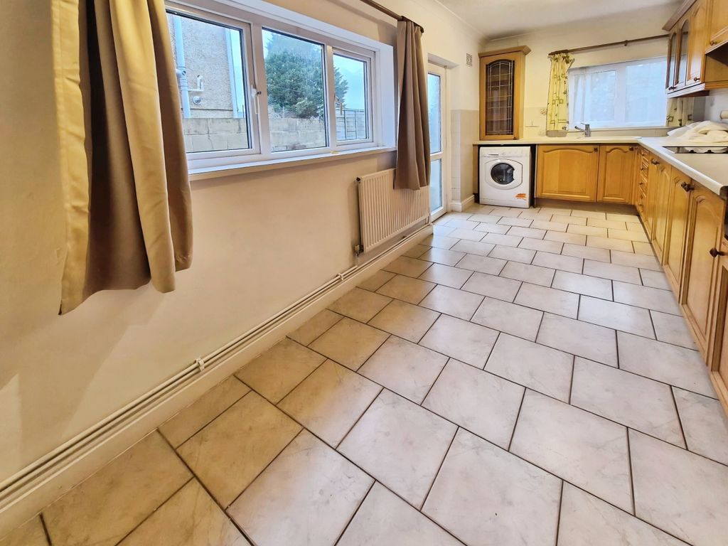 Additional image 2 of 3 bed terraced house to rentOak Street, Newport NP19