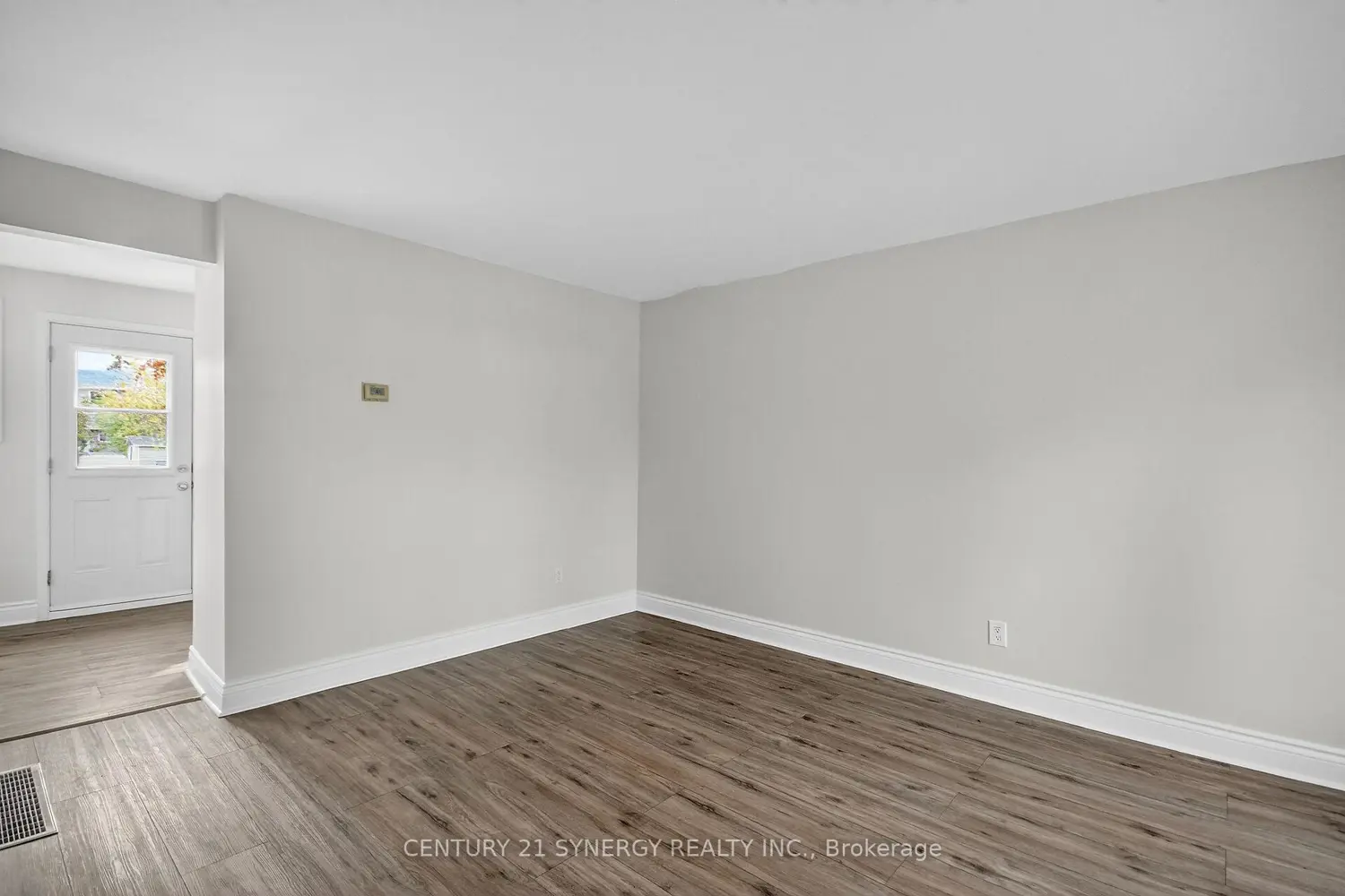 928 Meadowlands Drive photo 3