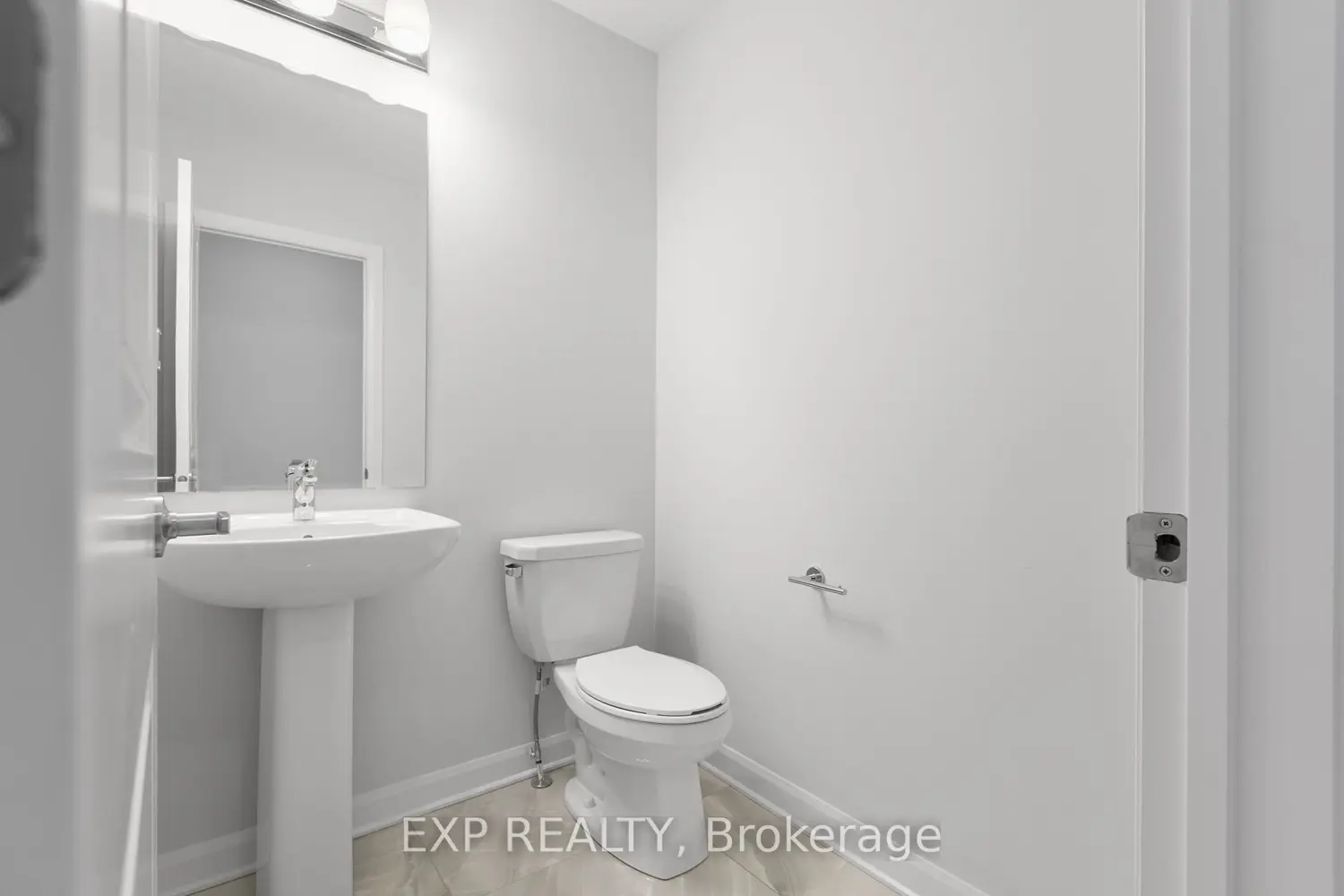 539 Anchor Circle photo 2