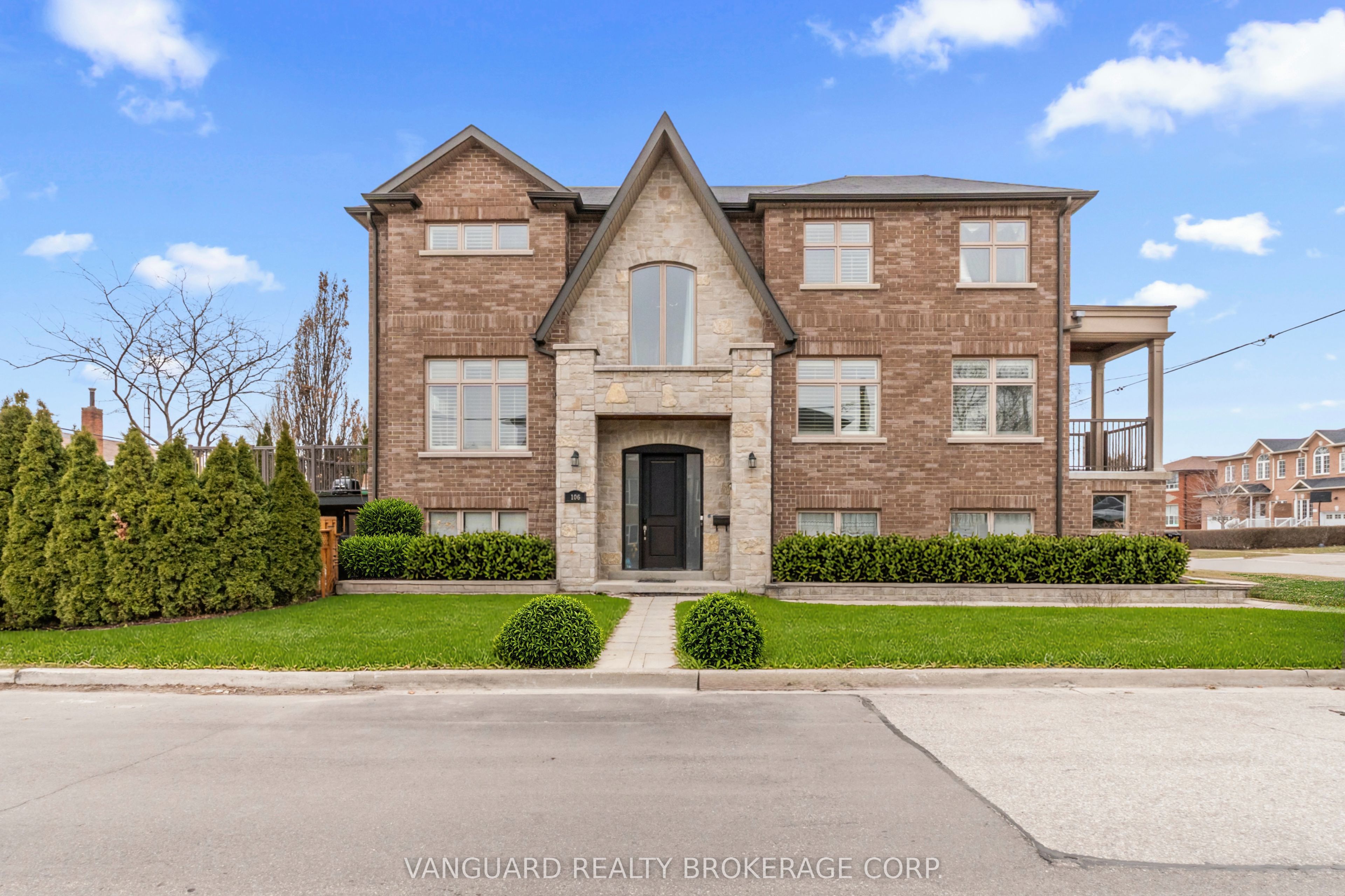 106 St. George Street, Toronto, ON, M8Z 3Y7