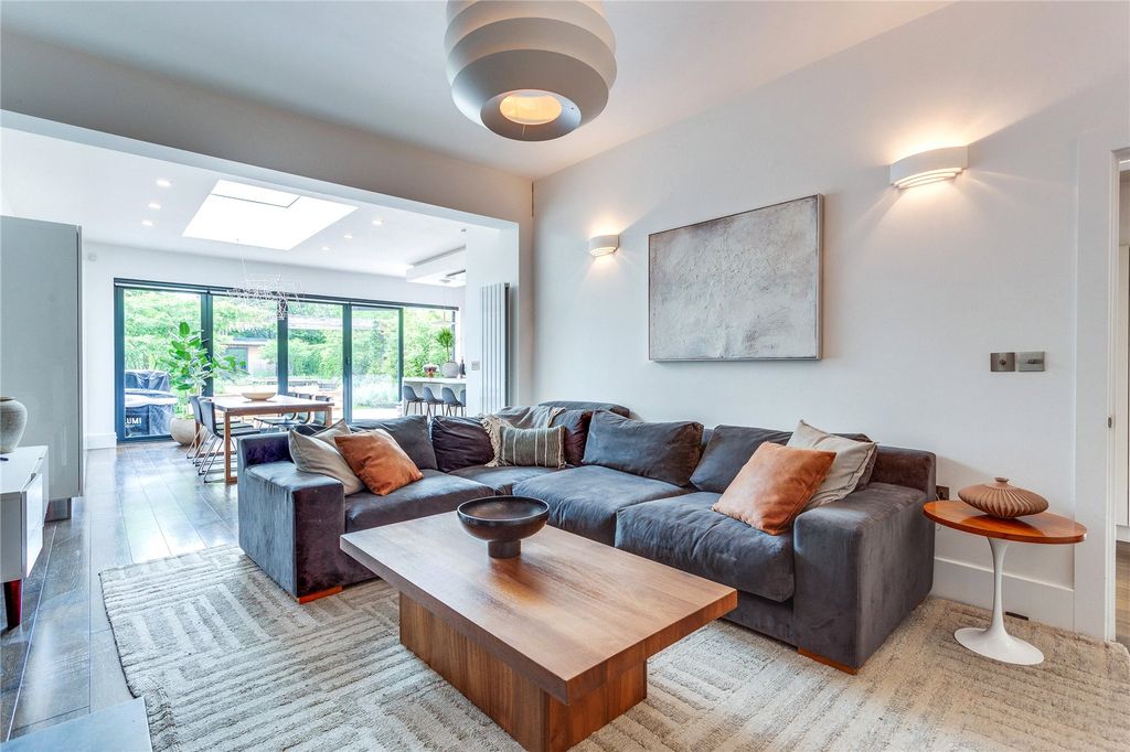 Additional image 4 of 4 bed detached house to rentNorman Avenue, Henley-On-Thames, Oxfordshire RG9