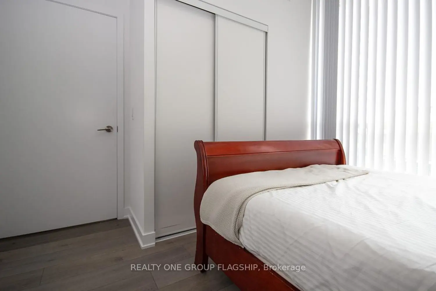 Additional image 9 of 38 Honeycrisp Crescent 308E