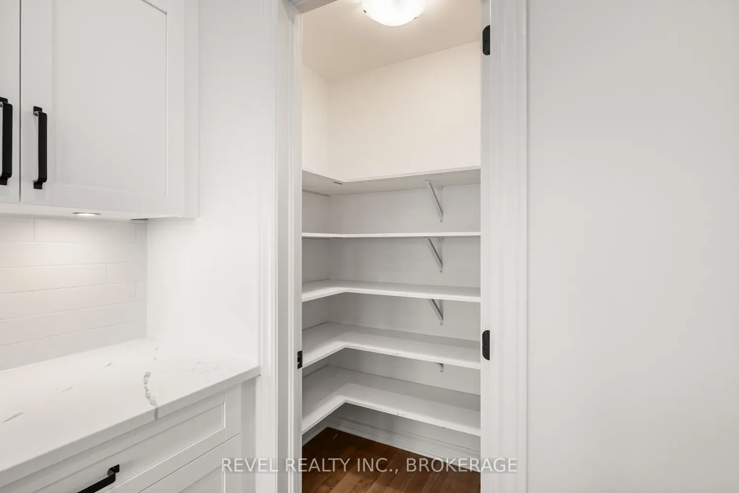 Additional image 5 of 1075 Barrow Avenue