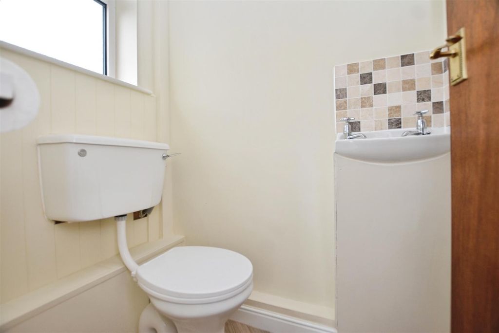 Additional image 10 of 3 bed detached bungalow to rentNorfolk Avenue, Burton-Upon-Stather, Scunthorpe DN15
