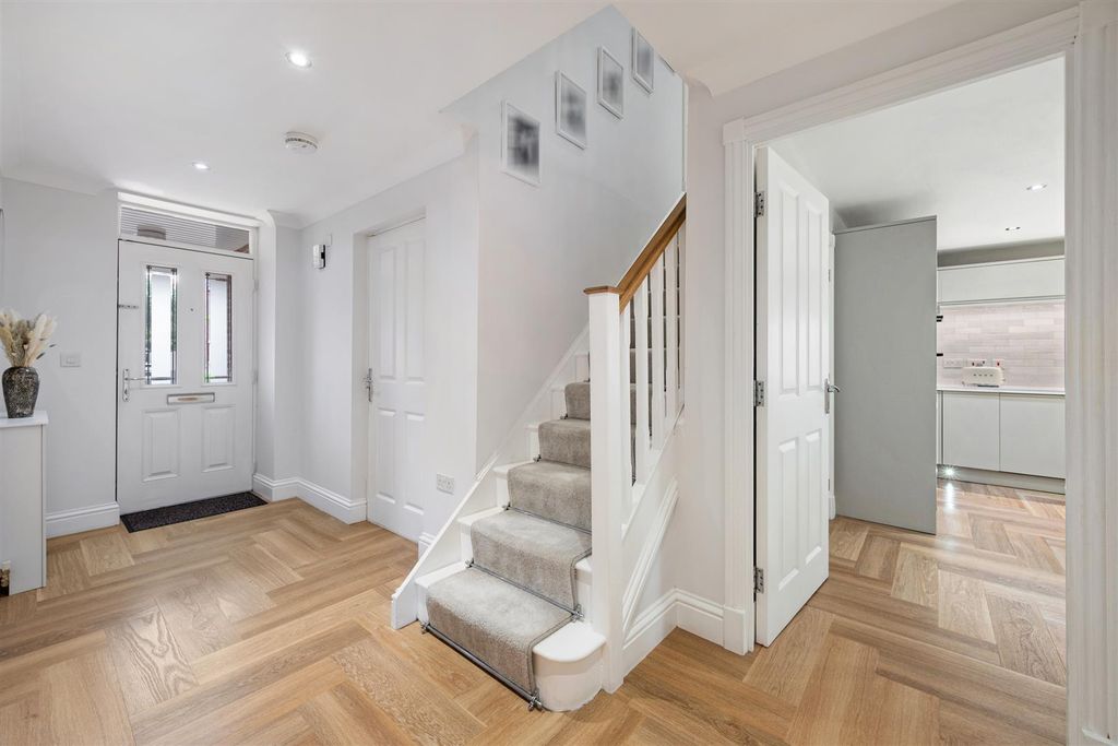 Additional image 10 of 6 bed detached house to rentAspen Drive, Scarcroft, Leeds LS14