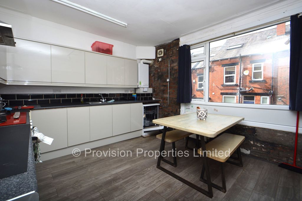 Additional image 3 of 8 bed terraced house to rentManor Drive, Hyde Park, Leeds LS6