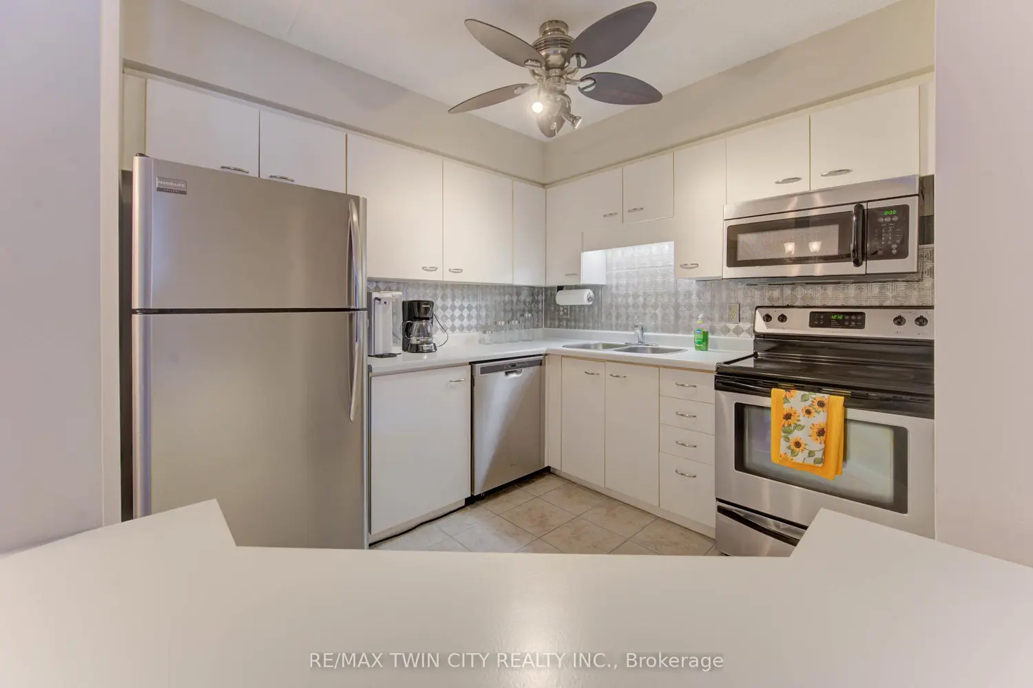 Additional image 7 of 3085 Kingsway Drive 27