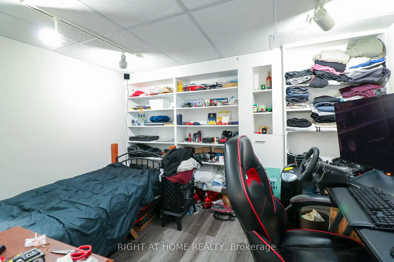 Additional image 17 of 40 Stable Way