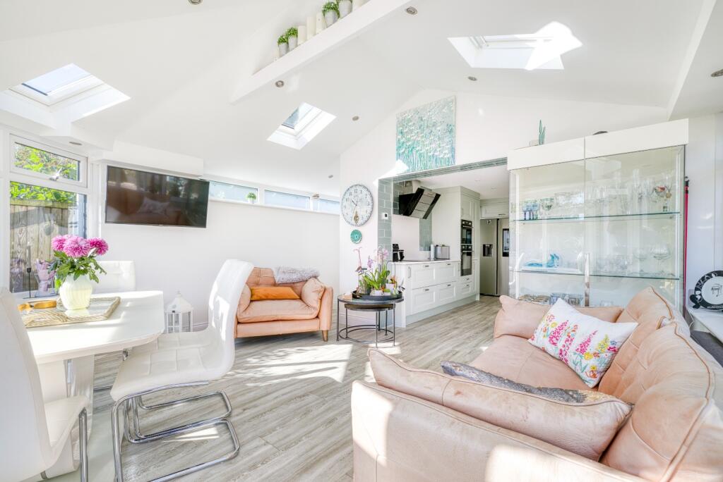 Additional image 2 of Quiet, tucked away location