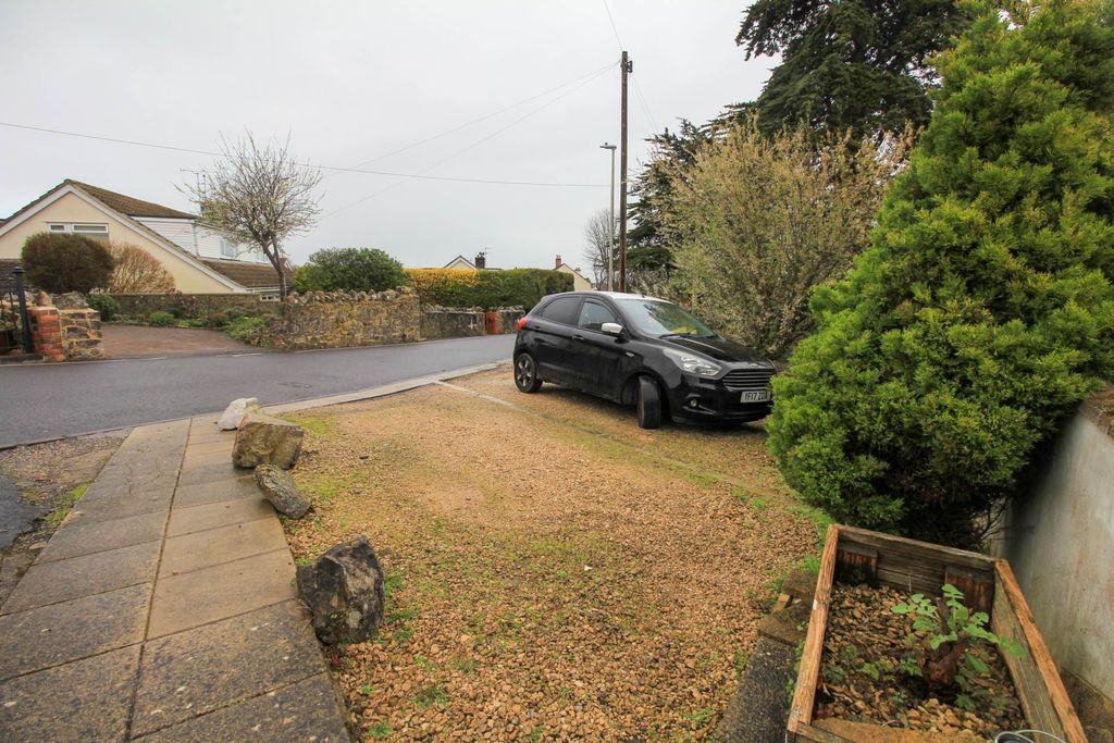 3 bed flat to rentSpring Hill, Weston-Super-Mare BS22 photo 2