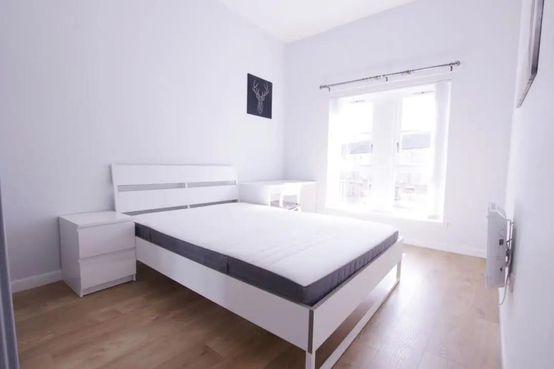 Additional image 3 of 2 Bed Flat, Argyle Street, G3, N1 7GU