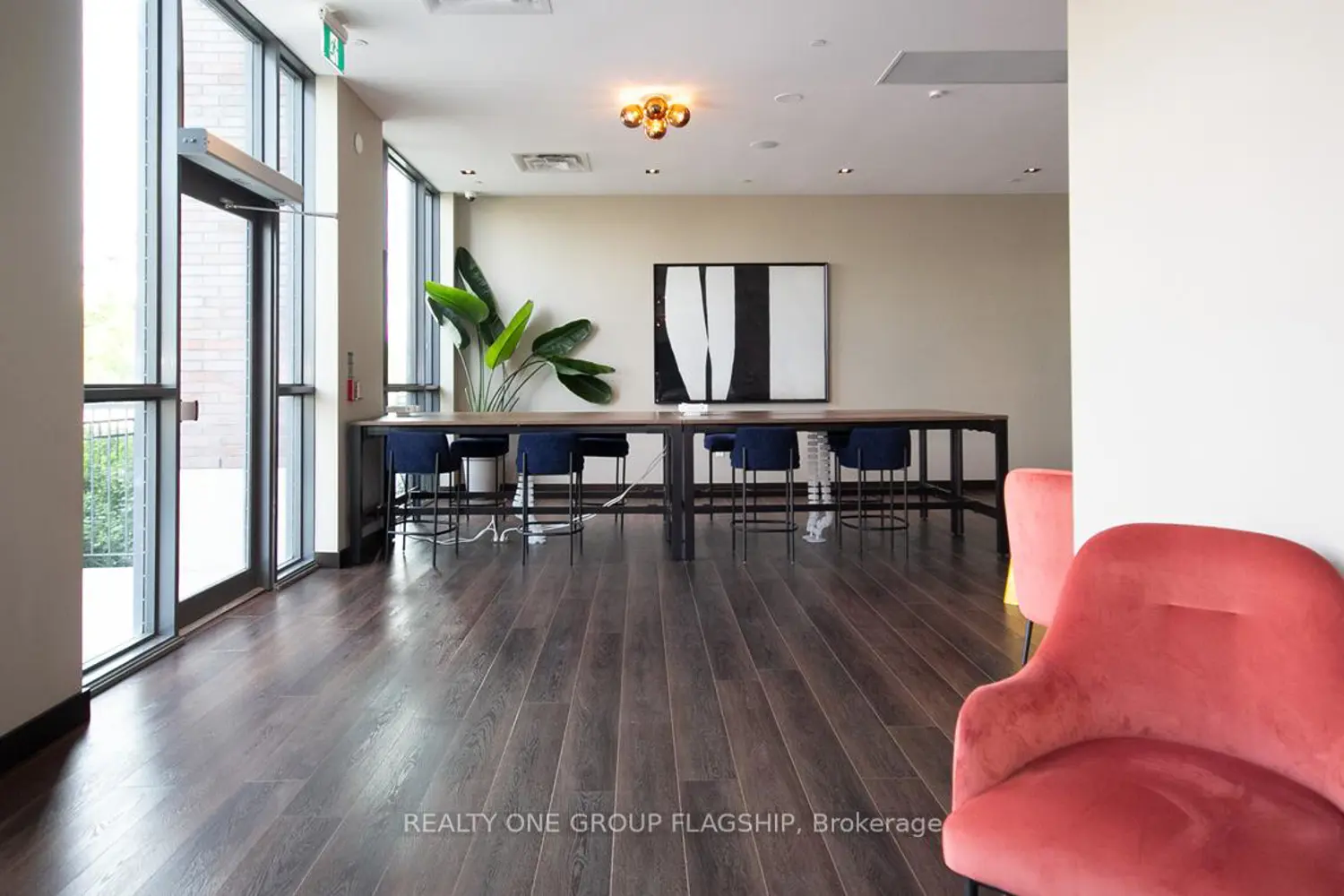 Additional image 17 of 38 Honeycrisp Crescent 308E