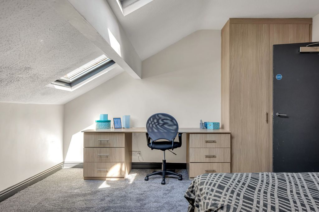 Additional image 5 of 7 bed shared accommodation to rentThe Village Street, Leeds LS4
