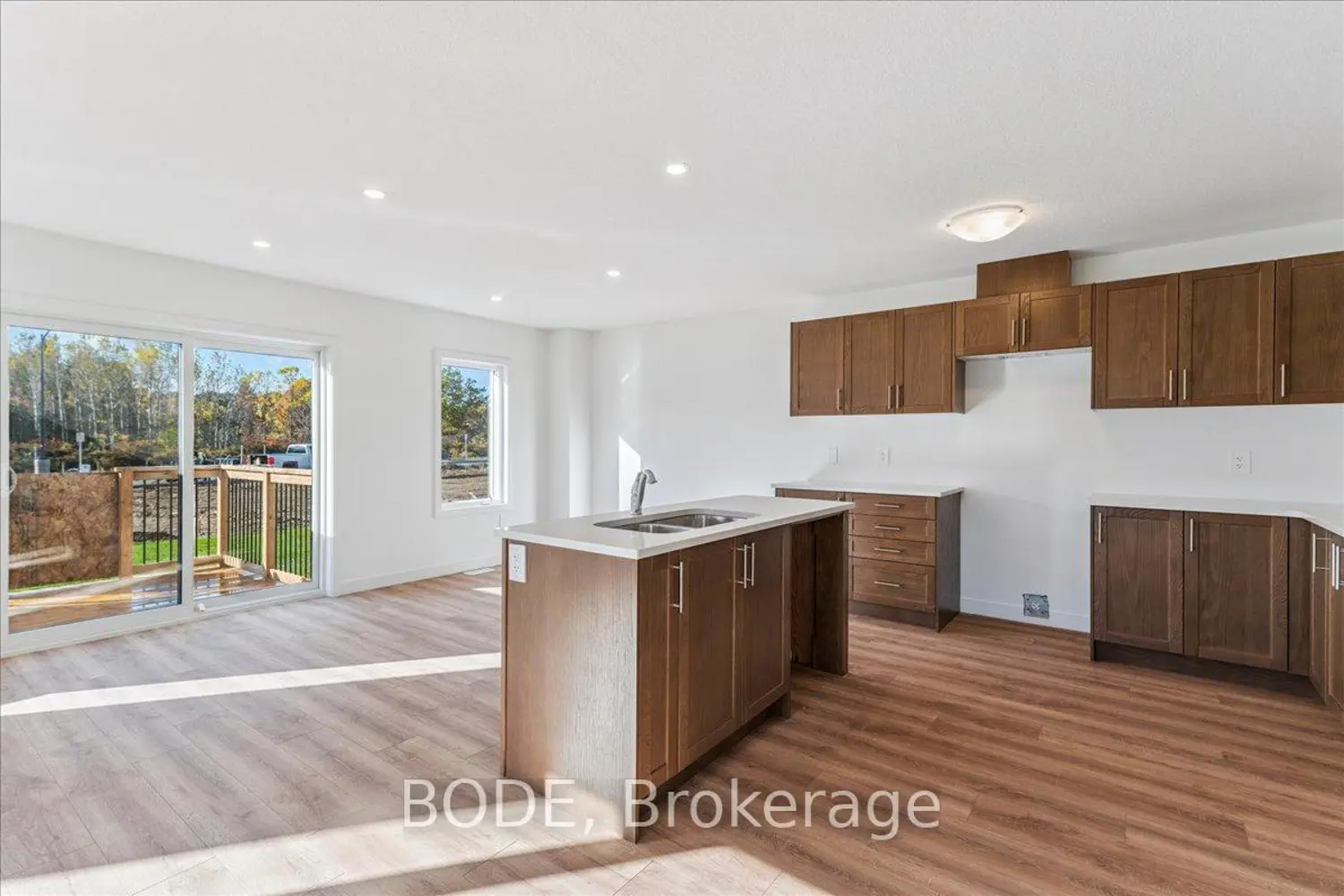 Additional image 6 of 5 Pin Oak Common