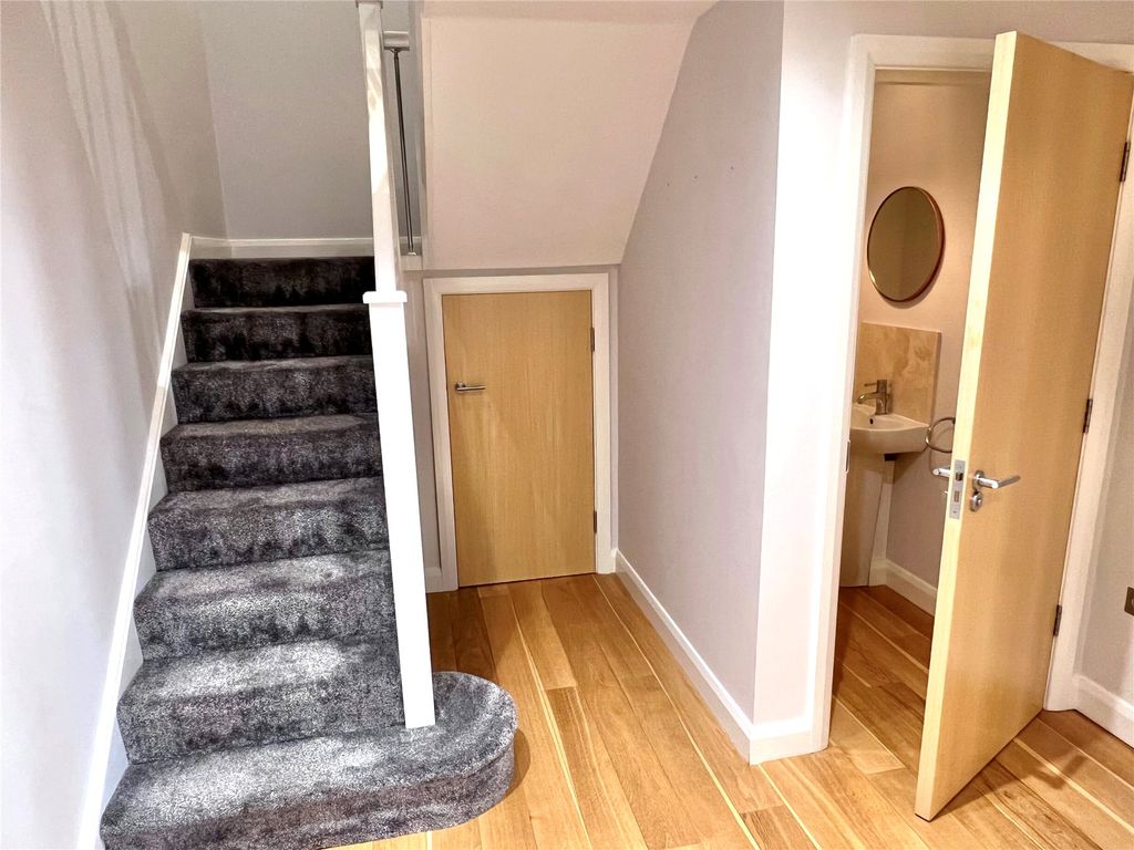 Additional image 9 of 2 bed flat to rentThorngate House, St Swithins Square, Lincoln LN2