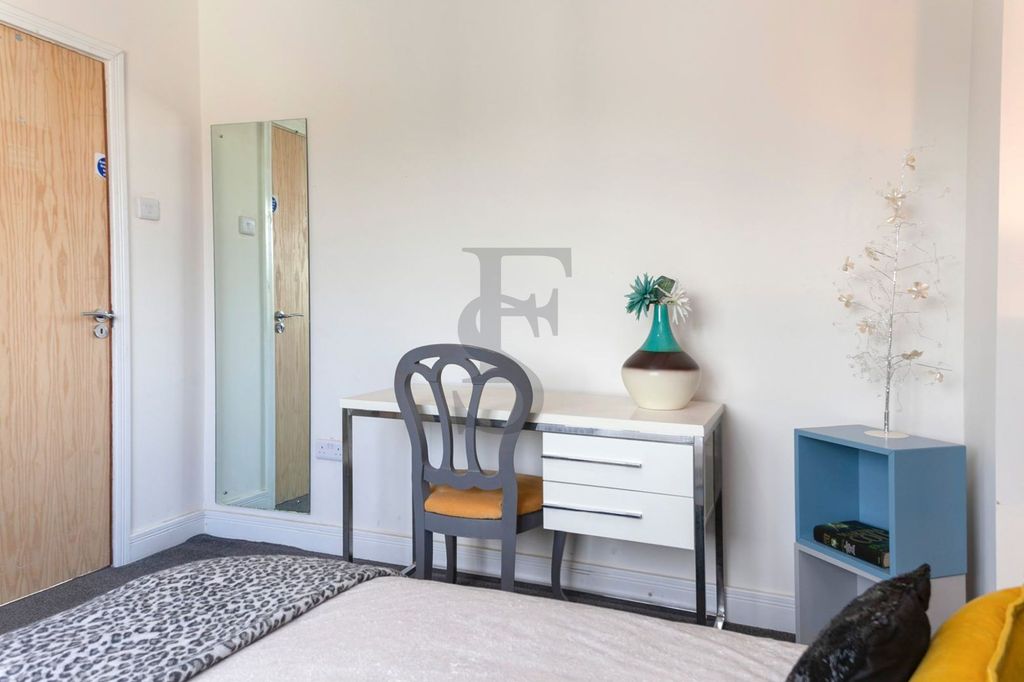 Studio to rentStudio Apartment, Downing Drive, Leicester LE5 photo 5