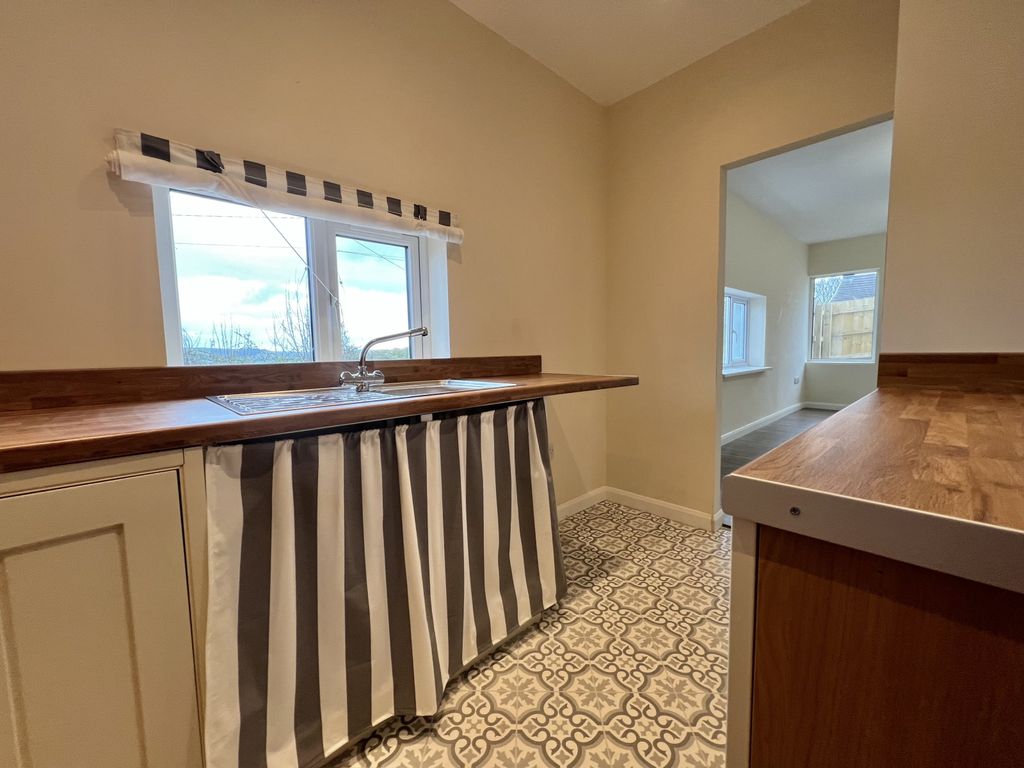 2 bed bungalow to rentDevauden, Chepstow NP16 photo 5