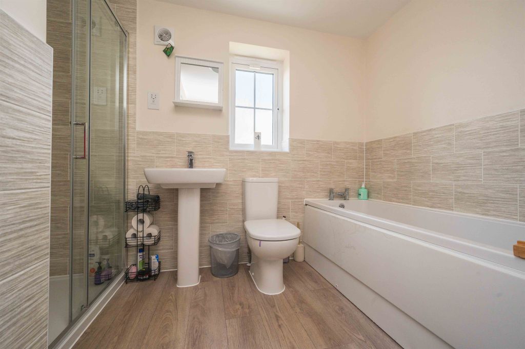 Additional image 10 of 5 bed property to rentLondon Road, Corby NN17