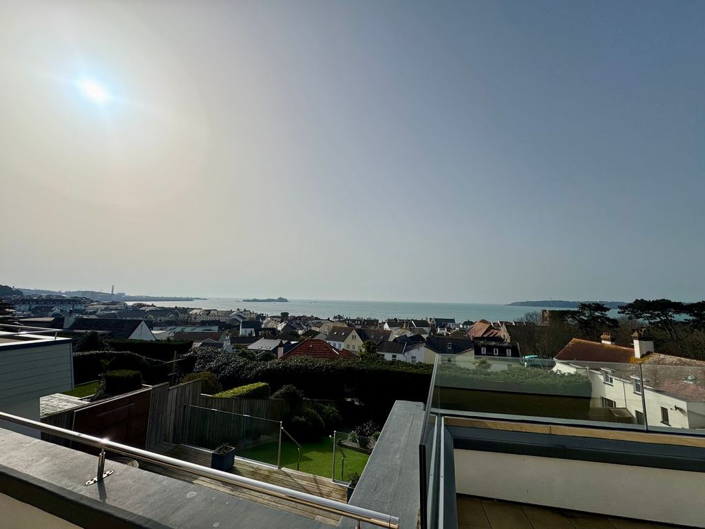 Additional image 2 of 2 bed flat to rent3 Vaucluse Court, St Helier JE2