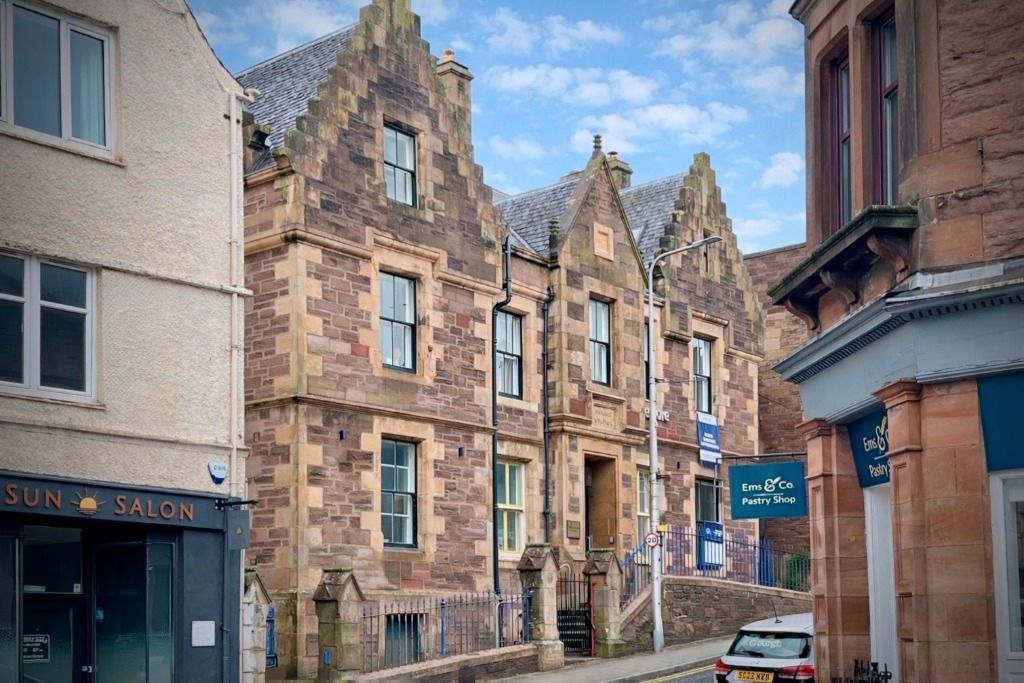 Studio to rent19 King Street, Crieff, Perthshire PH7