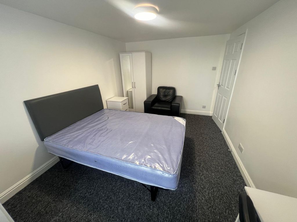 2 bed flat to rentGelli Street, Swansea SA1