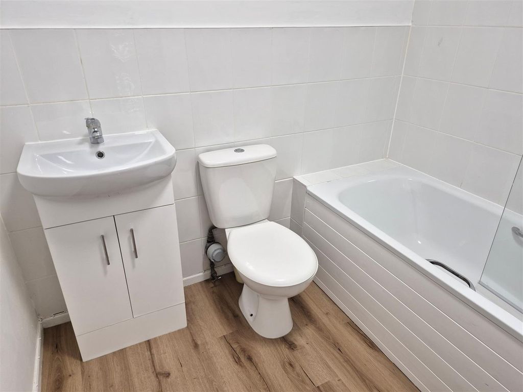 Additional image 5 of 1 bed flat to rentCrackwell St, Tenby SA70
