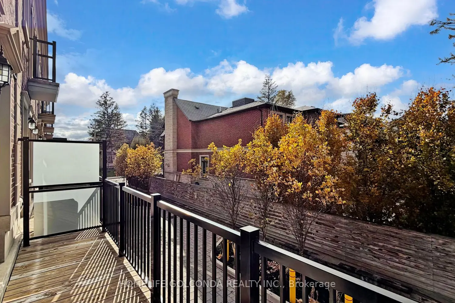 Additional image 18 of 2466B Bayview Avenue