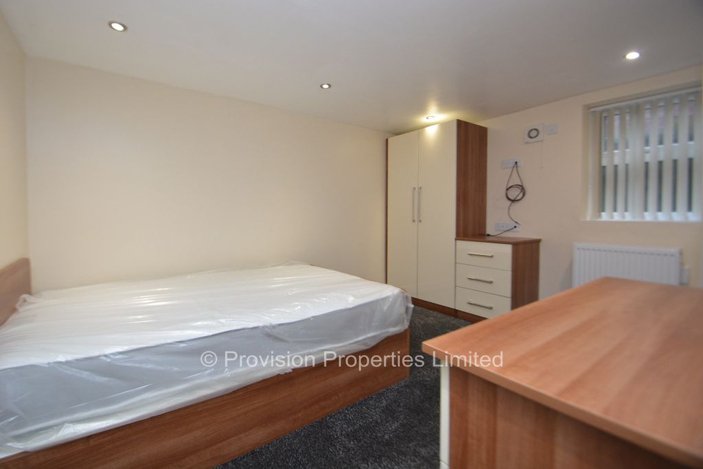 Additional image 6 of 8 bed semi-detached house to rentSt Michaels Villas, Headingley, Leeds LS6