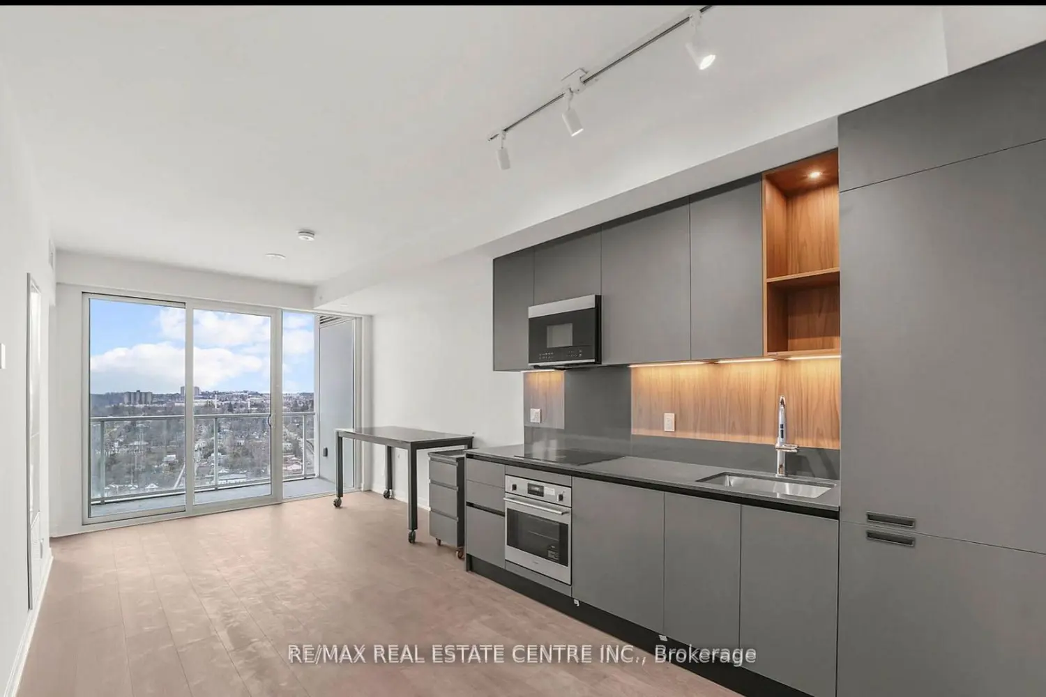 Additional image 8 of 39 Mary St Street 2001