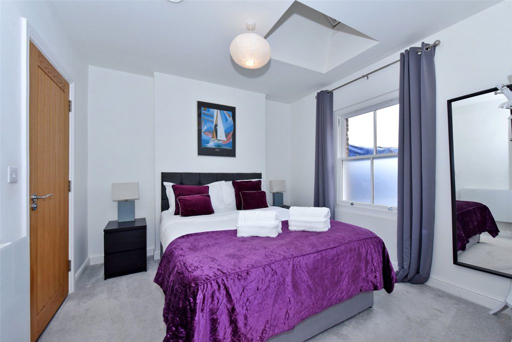 Additional image 4 of 2 bed flat to rentTuns Lane, Henley-On-Thames, Oxfordshire RG9