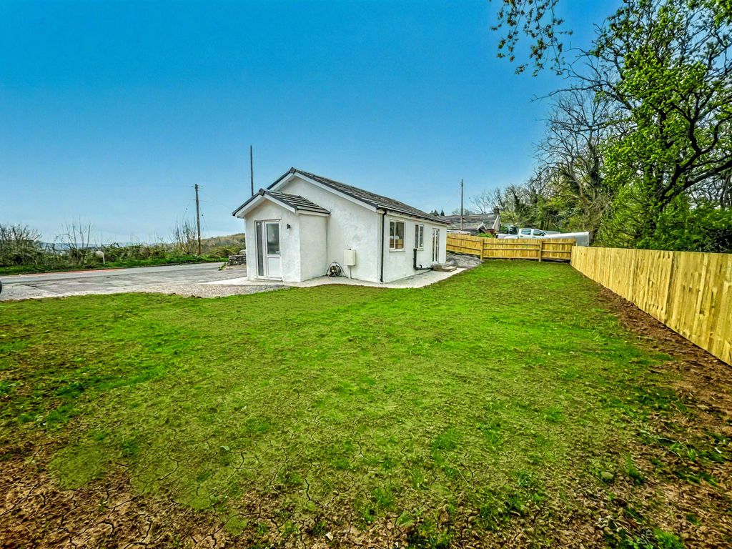 2 bed bungalow to rentDevauden, Chepstow NP16 photo 2