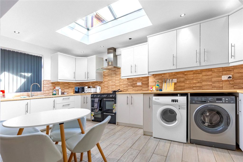 Additional image 5 of 6 bed semi-detached house to rentHelmdon Crescent, Northampton NN2